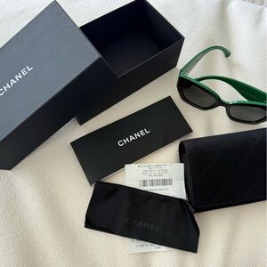 NIB CHANEL SUNGLASSES SQUARE BLACK AND GREEN